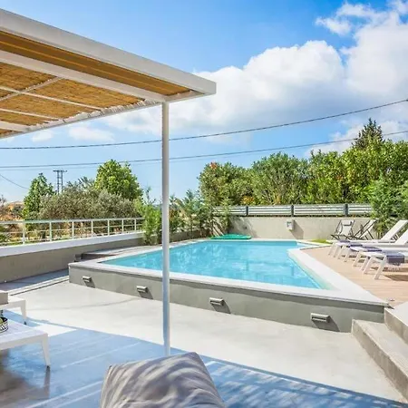 Sleeps 6 Pool Air Con Wifi Karavádhos