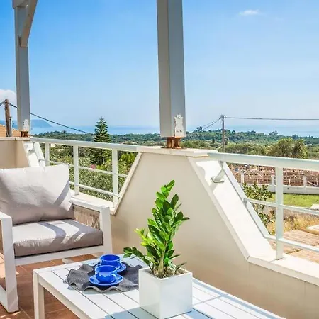 Sleeps 6 Pool Air Con Wifi Καραβάδος